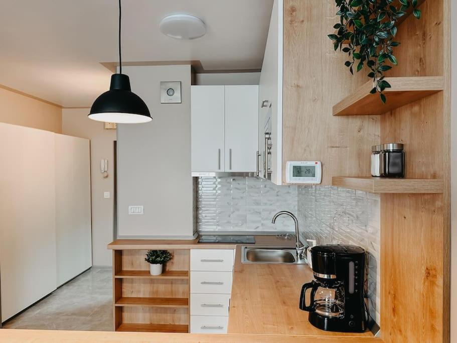 Agoll Victoria - Self Checkin Apartment Resita Exterior foto